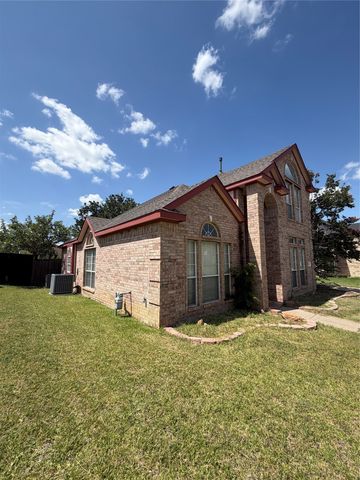 307 Fort Edward Drive, Arlington, TX 76002