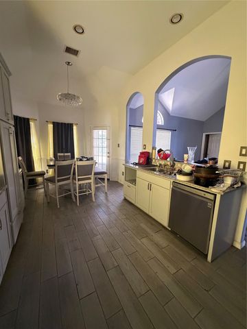 307 Fort Edward Drive, Arlington, TX 76002