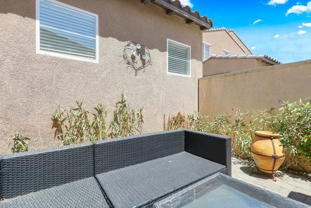 512 Calle Vibrante, Palm Desert, CA 92211