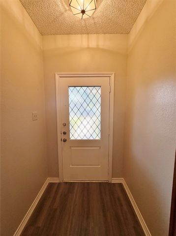 109 Larchbrook Drive, Desoto, TX 75115