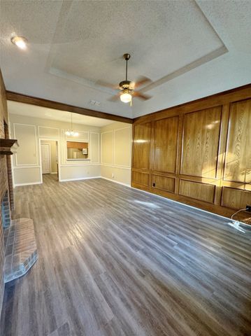 109 Larchbrook Drive, Desoto, TX 75115