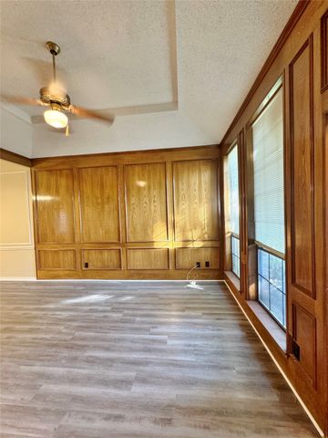 109 Larchbrook Drive, Desoto, TX 75115