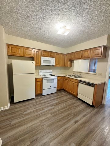 109 Larchbrook Drive, Desoto, TX 75115