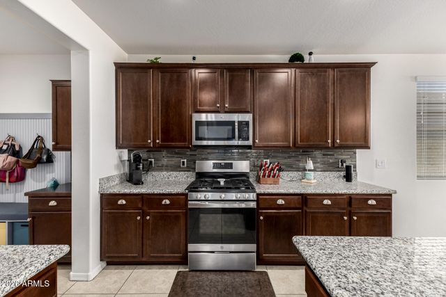 9974 W FOOTHILL Drive, Peoria, AZ 85383