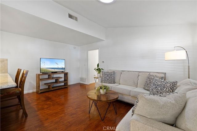 19348 Avenue Of The Oaks, Newhall, CA 91321