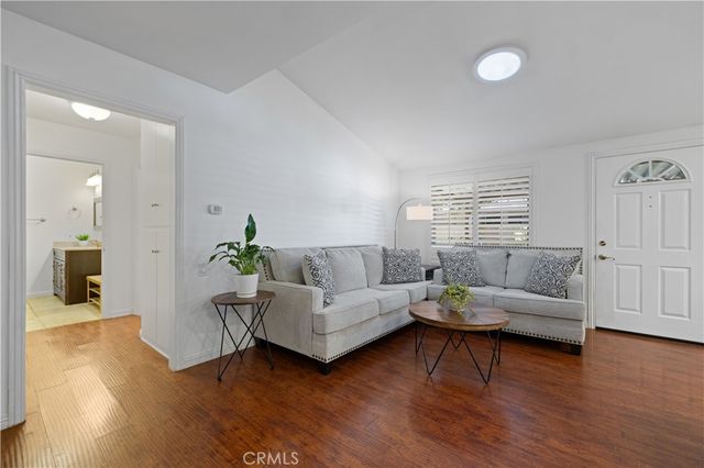 19348 Avenue Of The Oaks, Newhall, CA 91321