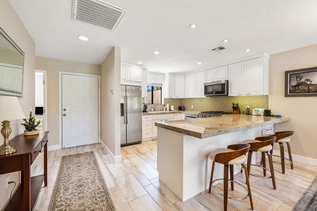 130 Willow Lake Drive, Palm Desert, CA 92260