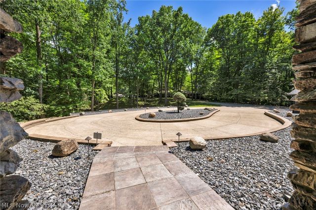 11860 Ridgecliff Circle, Strongsville, OH 44136