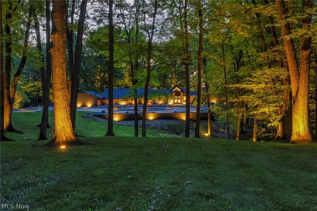 11860 Ridgecliff Circle, Strongsville, OH 44136