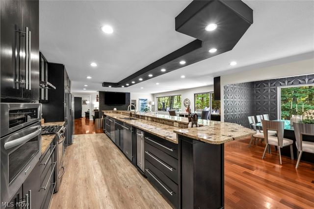 11860 Ridgecliff Circle, Strongsville, OH 44136