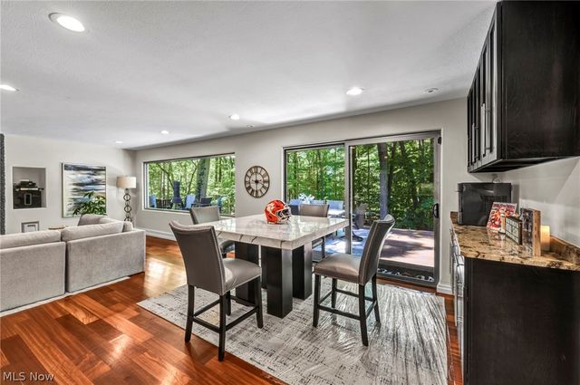 11860 Ridgecliff Circle, Strongsville, OH 44136