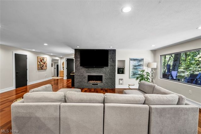 11860 Ridgecliff Circle, Strongsville, OH 44136