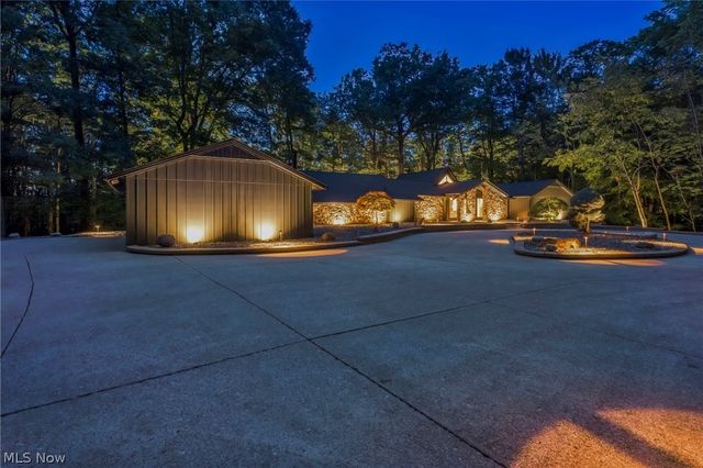 11860 Ridgecliff Circle, Strongsville, OH 44136