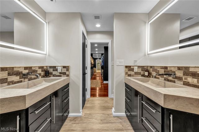 11860 Ridgecliff Circle, Strongsville, OH 44136