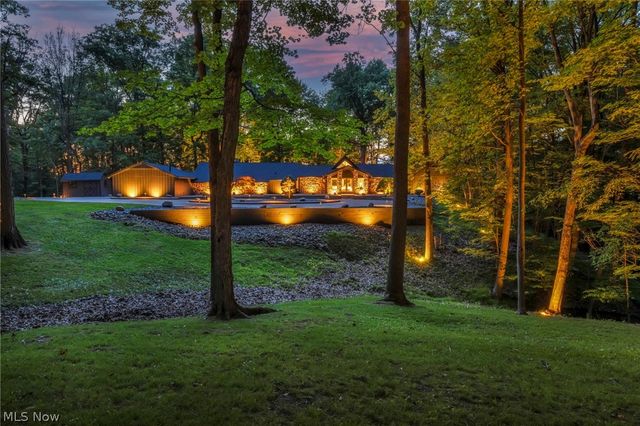 11860 Ridgecliff Circle, Strongsville, OH 44136