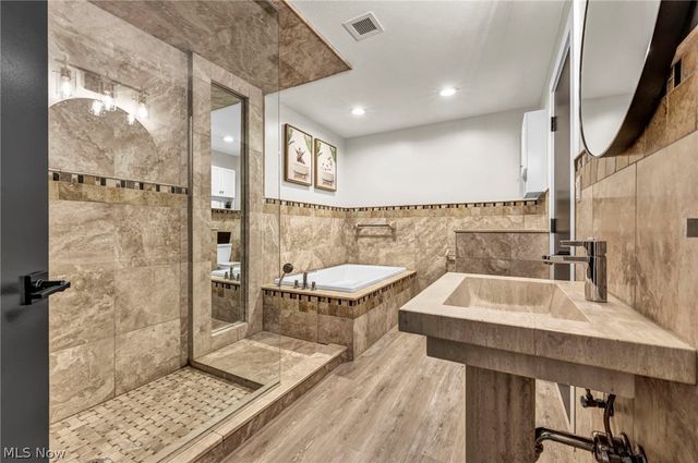 11860 Ridgecliff Circle, Strongsville, OH 44136
