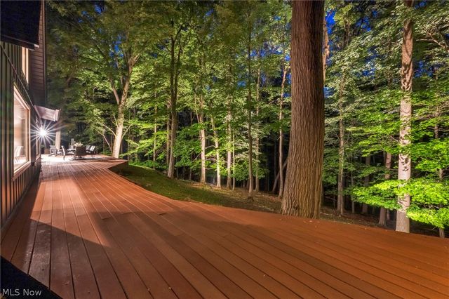 11860 Ridgecliff Circle, Strongsville, OH 44136