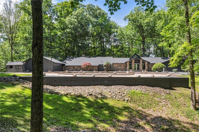 11860 Ridgecliff Circle, Strongsville, OH 44136