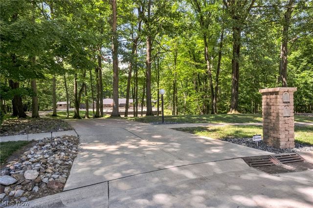 11860 Ridgecliff Circle, Strongsville, OH 44136