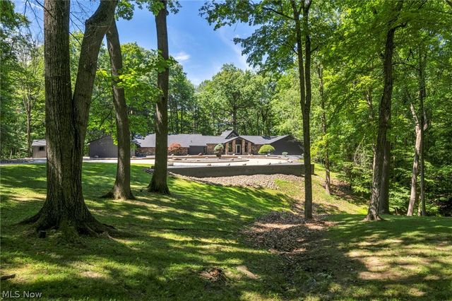 11860 Ridgecliff Circle, Strongsville, OH 44136