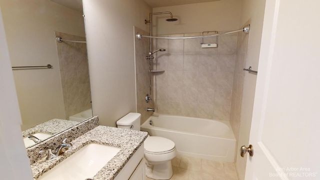 2794 Ashcombe Drive, Ann Arbor, MI 48105