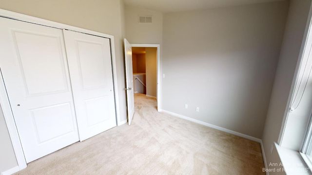 2794 Ashcombe Drive, Ann Arbor, MI 48105