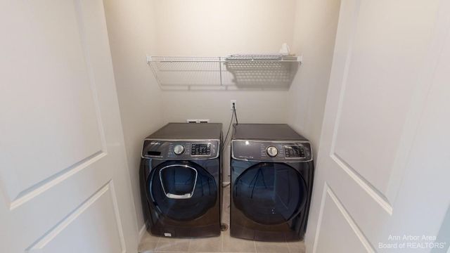 2794 Ashcombe Drive, Ann Arbor, MI 48105