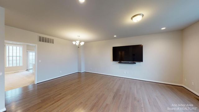 2794 Ashcombe Drive, Ann Arbor, MI 48105