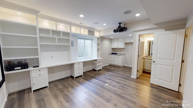 2794 Ashcombe Drive, Ann Arbor, MI 48105