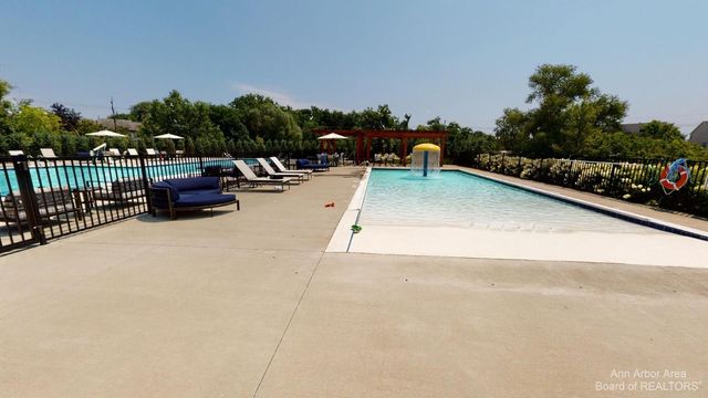 2794 Ashcombe Drive, Ann Arbor, MI 48105