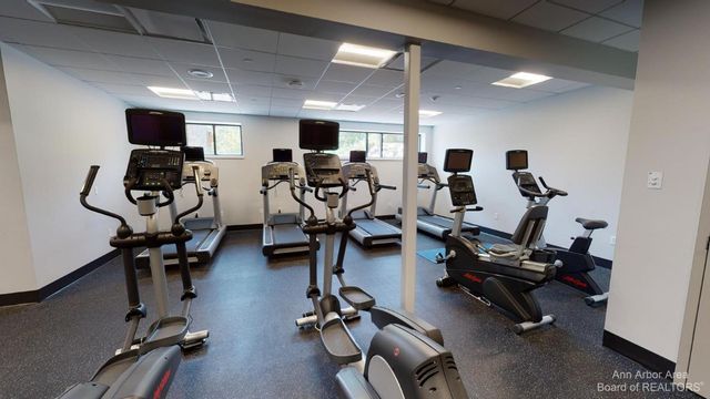 2794 Ashcombe Drive, Ann Arbor, MI 48105