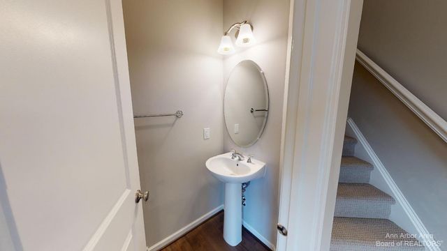 2794 Ashcombe Drive, Ann Arbor, MI 48105