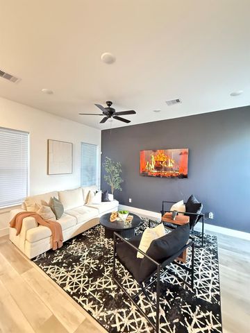 5527 Denmark Street B, Houston, TX 77028