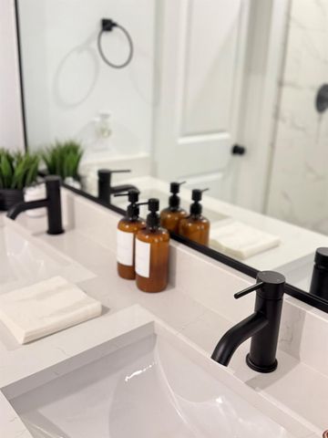 5527 Denmark Street B, Houston, TX 77028