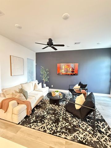 5527 Denmark Street B, Houston, TX 77028