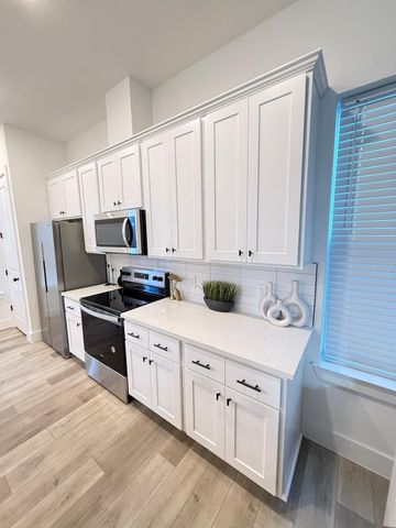 5527 Denmark Street B, Houston, TX 77028