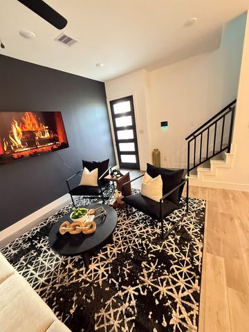 5527 Denmark Street B, Houston, TX 77028