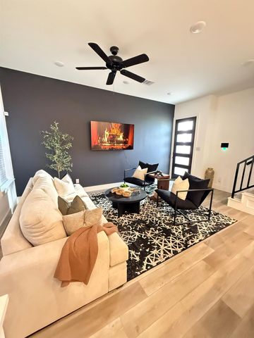 5527 Denmark Street B, Houston, TX 77028