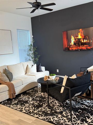 5527 Denmark Street B, Houston, TX 77028