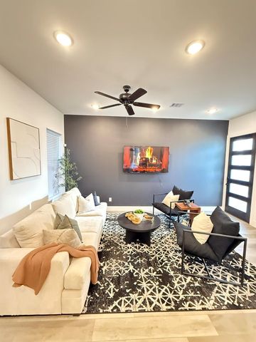 5527 Denmark Street B, Houston, TX 77028