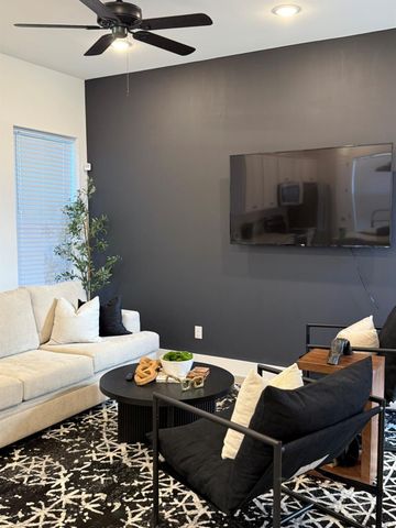 5527 Denmark Street B, Houston, TX 77028