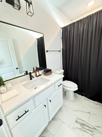 5527 Denmark Street B, Houston, TX 77028