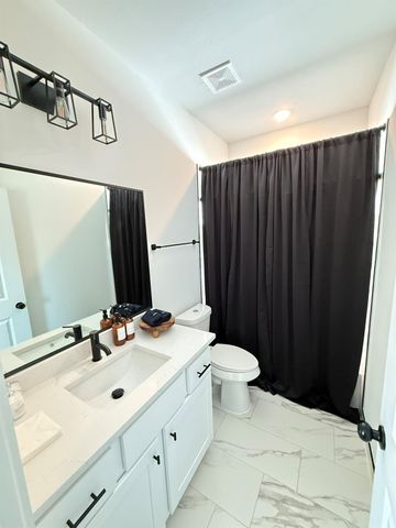 5527 Denmark Street B, Houston, TX 77028