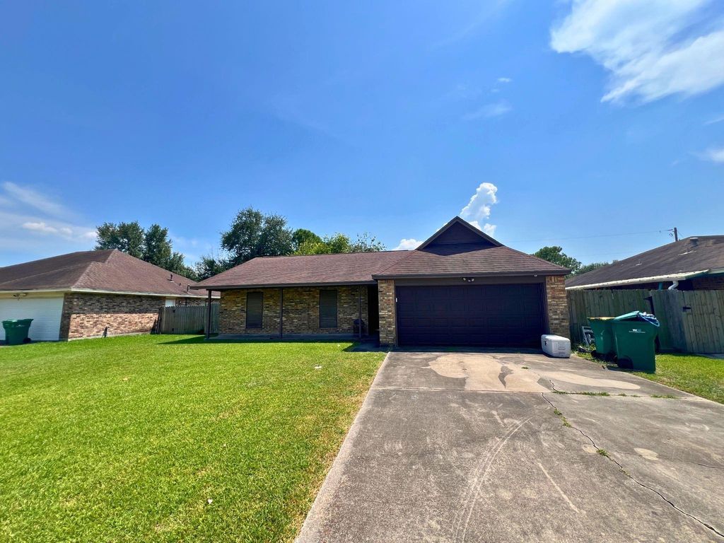 21 Clover Bend Street, La Marque, TX 77568