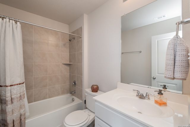 6815 Whisper Grove, San Antonio, TX 78252