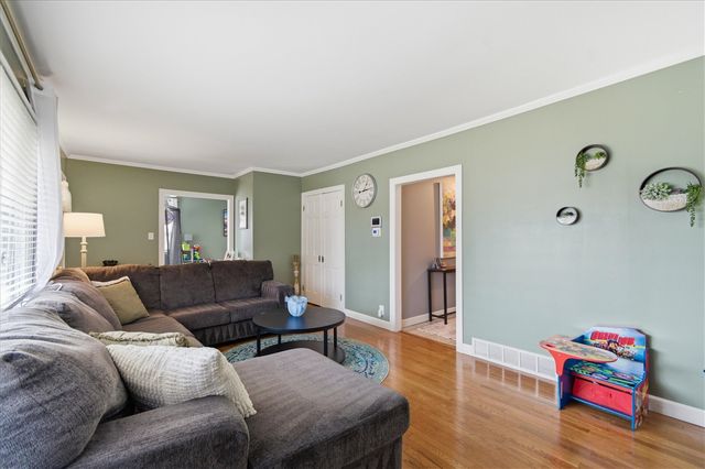 758 Parkway The Street, Jackson, MI 49203