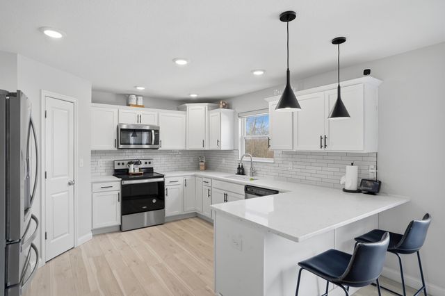 7490 S LAVENDER DR, Columbia, MO 65203