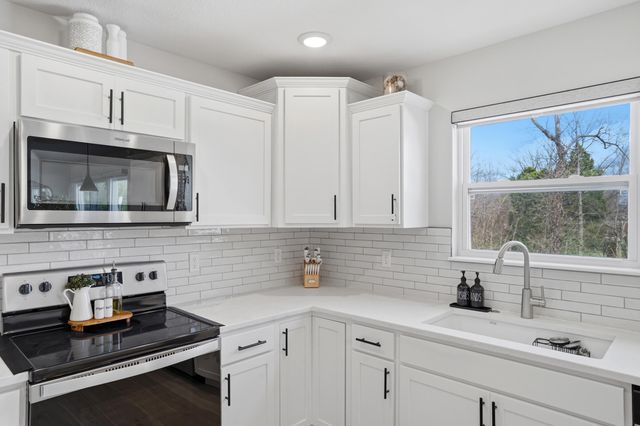 7490 S LAVENDER DR, Columbia, MO 65203