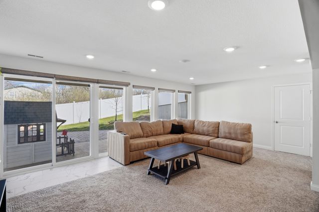 7490 S LAVENDER DR, Columbia, MO 65203