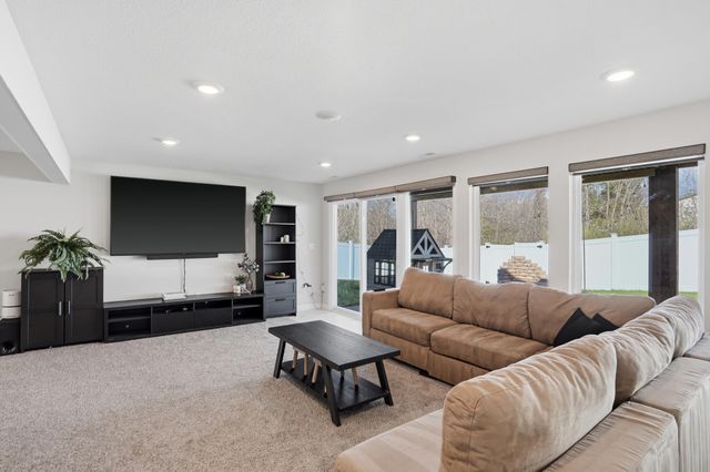 7490 S LAVENDER DR, Columbia, MO 65203